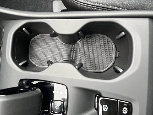 2025 Volvo XC40 Core Bright Theme