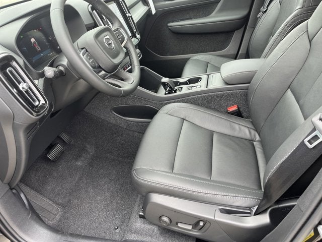 2025 Volvo XC40 Core Bright Theme