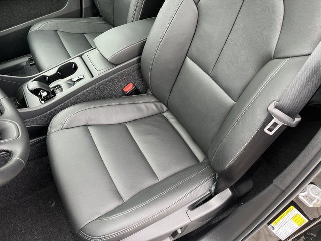 2025 Volvo XC40 Core Bright Theme