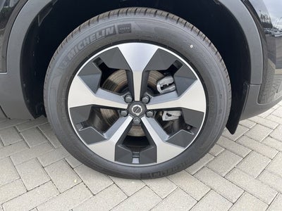 2025 Volvo XC40 Core Bright Theme