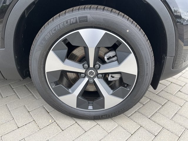 2025 Volvo XC40 Core Bright Theme