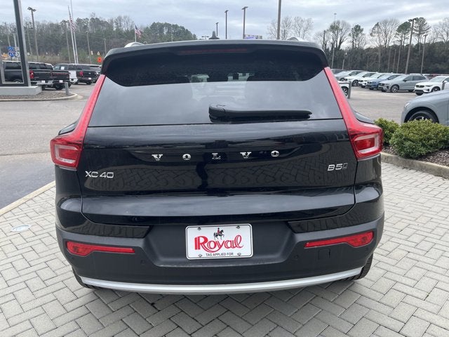 2025 Volvo XC40 Core Bright Theme