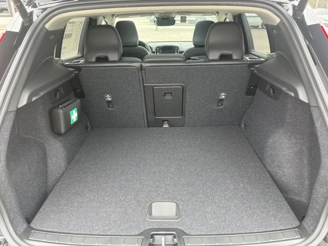 2025 Volvo XC40 Core Bright Theme