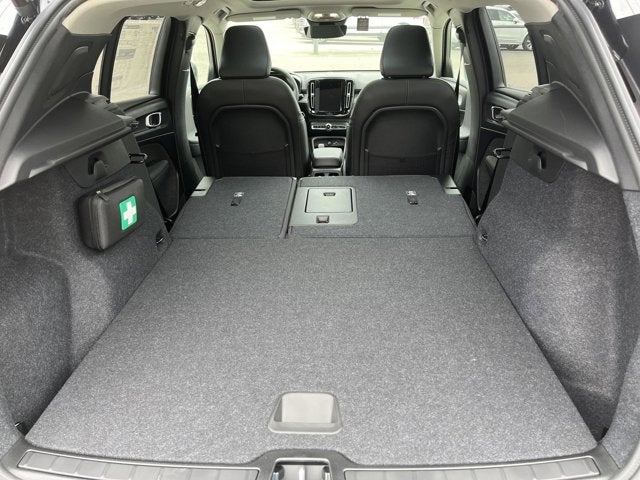 2025 Volvo XC40 Core Bright Theme