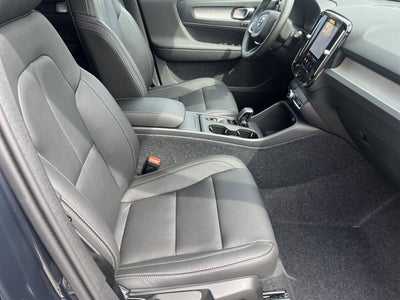 2026 Volvo XC40 Core