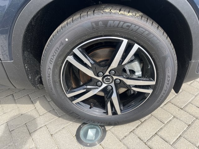 2026 Volvo XC40 Core