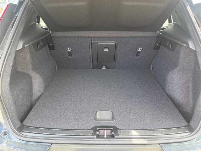 2026 Volvo XC40 Core