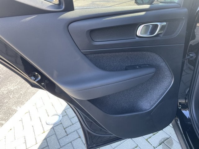 2026 Volvo XC40 Core