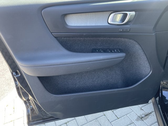 2026 Volvo XC40 Core