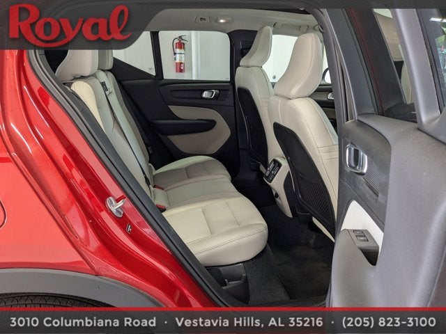 2024 Volvo XC40 Plus Dark Theme