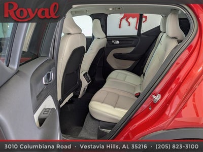 2024 Volvo XC40 Plus Dark Theme