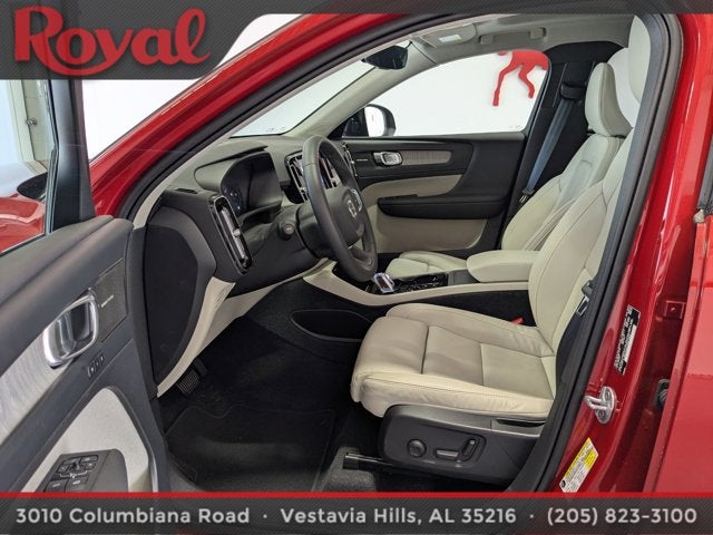 2024 Volvo XC40 Plus Dark Theme