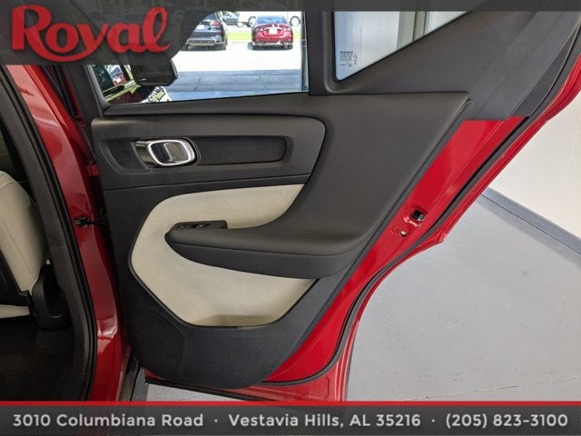 2024 Volvo XC40 Plus Dark Theme