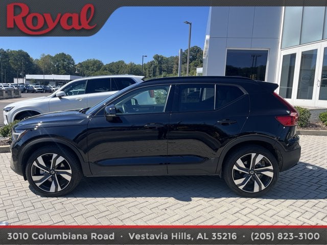 2025 Volvo XC40 Ultra Dark Theme