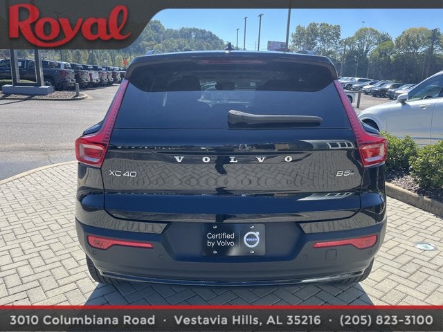 2025 Volvo XC40 Ultra Dark Theme
