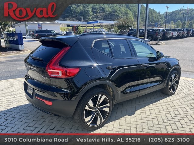 2025 Volvo XC40 Ultra Dark Theme