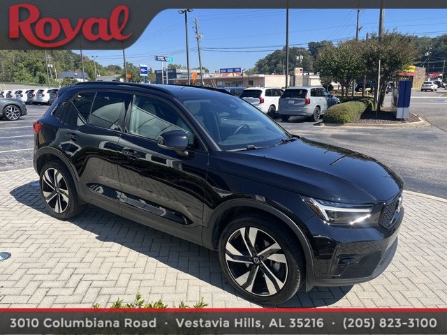 2025 Volvo XC40 Ultra Dark Theme