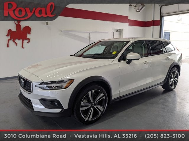 2025 Volvo V60 Cross Country B5 Plus AWD's photo