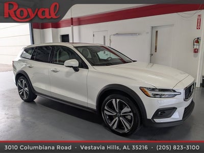 2025 Volvo V60 Cross Country Plus