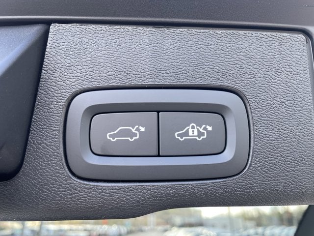 2026 Volvo XC60 Plus