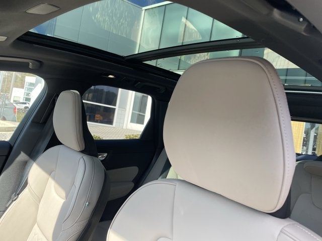 2026 Volvo XC60 Plus