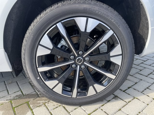 2026 Volvo XC60 Plus