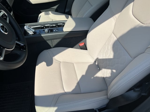 2026 Volvo XC60 Plus