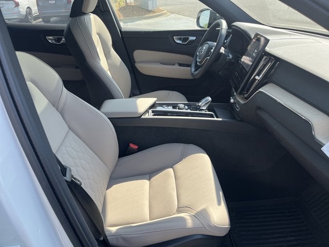 2026 Volvo XC60 Plus