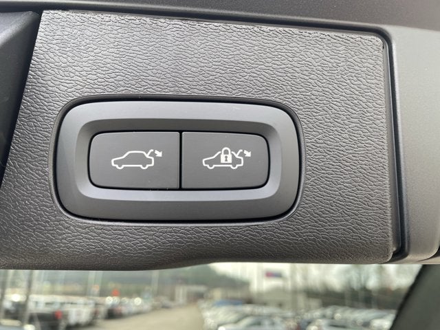 2026 Volvo XC60 Plus