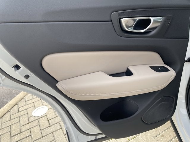 2026 Volvo XC60 Plus