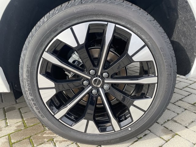 2026 Volvo XC60 Plus