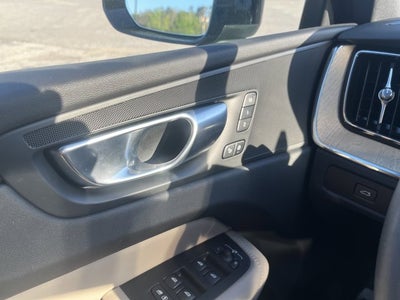 2026 Volvo XC60 Plus