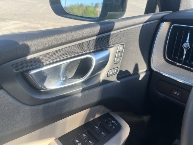 2026 Volvo XC60 Plus