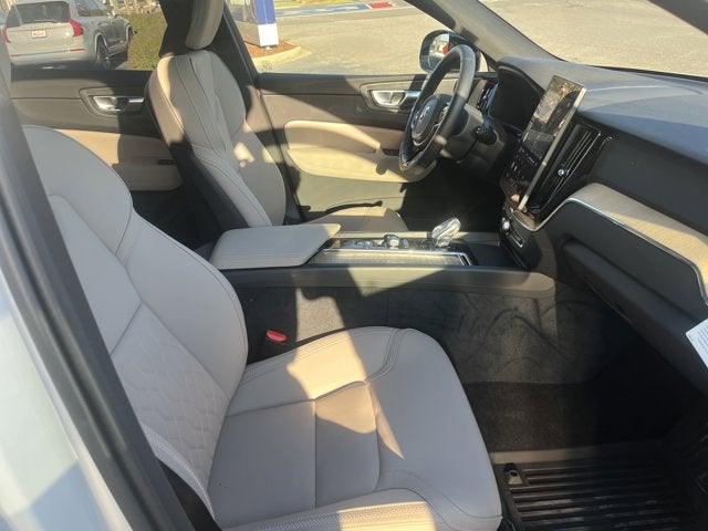 2026 Volvo XC60 Plus