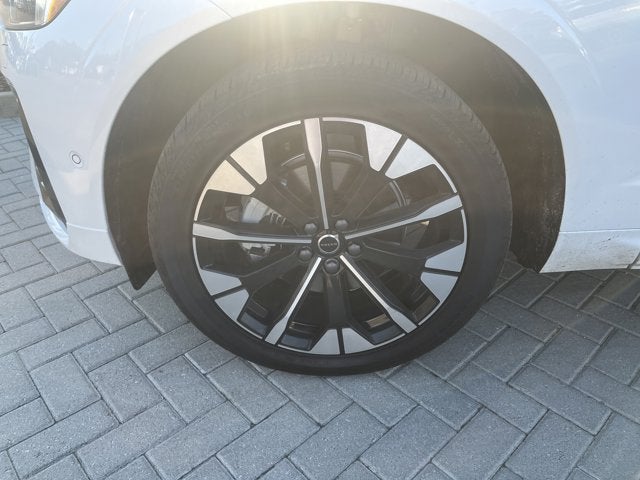 2026 Volvo XC60 Plus