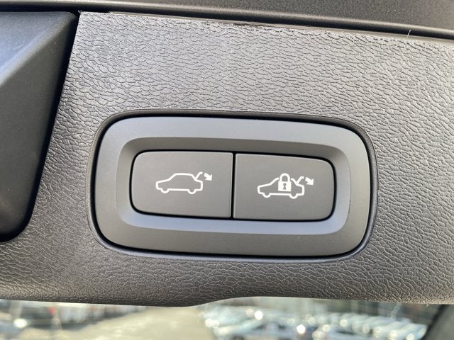 2026 Volvo XC60 Plus