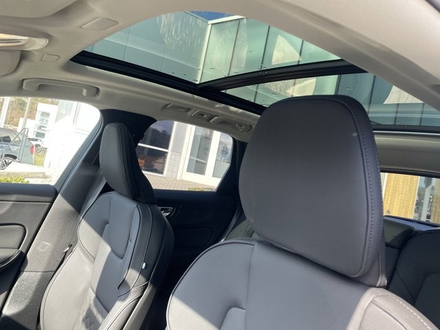 2026 Volvo XC60 Plus