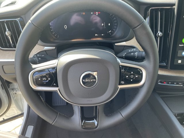 2026 Volvo XC60 Plus