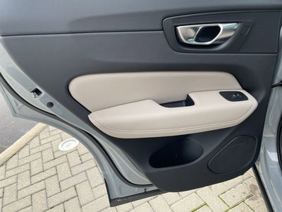 2026 Volvo XC60 Plus