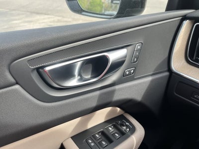 2026 Volvo XC60 Plus