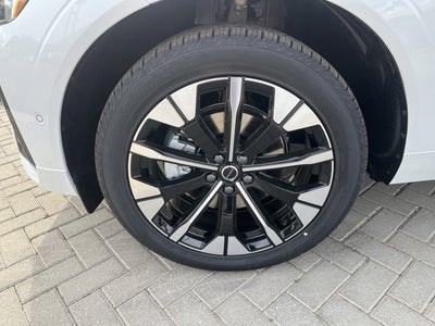2026 Volvo XC60 Plus