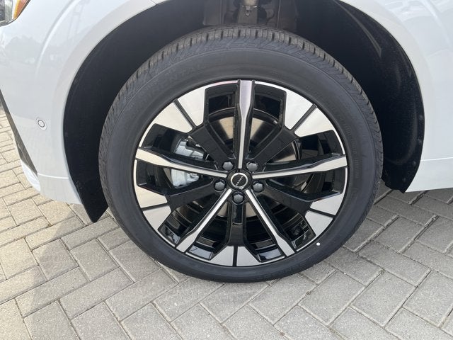 2026 Volvo XC60 Plus