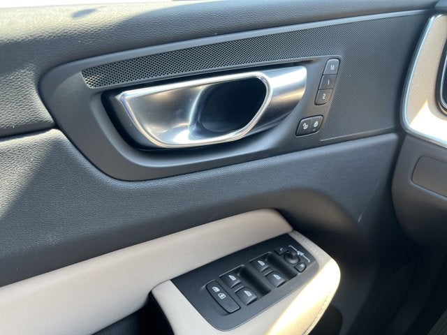 2026 Volvo XC60 Plus
