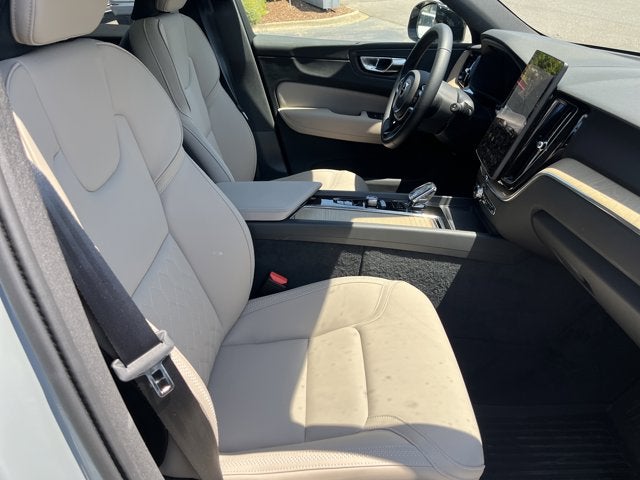 2026 Volvo XC60 Plus