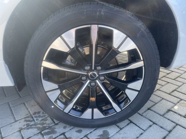 2026 Volvo XC60 Plus